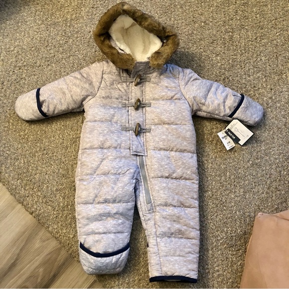 NWT Oshkosh Pram Suit with flip booties Size 6-9 months - Picture 1 of 8